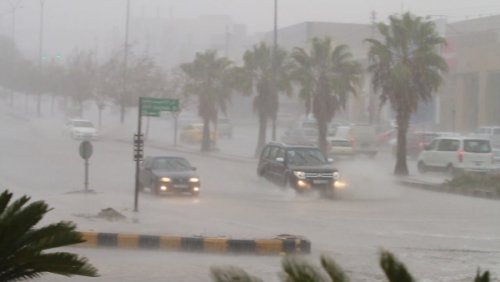 أمطار في سلطنة عمان بين الغزيرة والمتوسطة تودي بحياة شخص