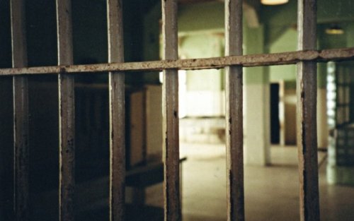 ازدياد الانتهاكات بحق المعتقلين الـ14 في سجن جو