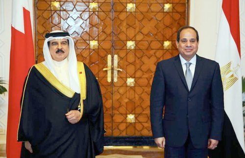 ملك البحرين يتسلم رسالة خطية من السيسي تتعلق بالعلاقات بين البلدين والتطورات الإقليمية والدولية