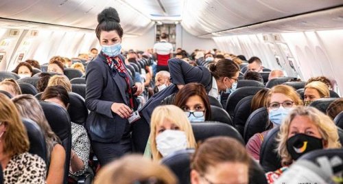 وكالة الطيران الأمريكية تغرم راكبا 10 آلاف دولار لرفض ارتداء الكمامة