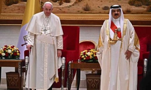 البابا فرنسيس يدعو خلال زيارته لدولة البحرين إلی إتاحة الحريات الدينية كاملة والمساواة