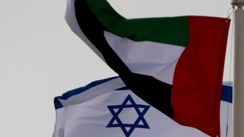 صحيفة عبرية: بينيت ولابيد يعيدان النظر في اتفاقية لنقل النفط الخليجي من الإمارات إلی أوروبا
