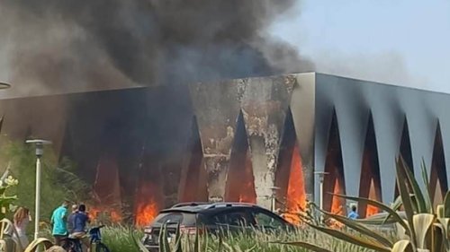 بالفيديو... حريق في مركز افتتاح مهرجان الجونة قبل انطلاقه بيوم واحد