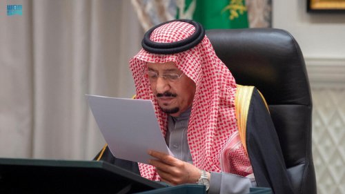 العاهل السعودي يتلقی رسائل من ملك البحرين وسلطان عمان (صور)