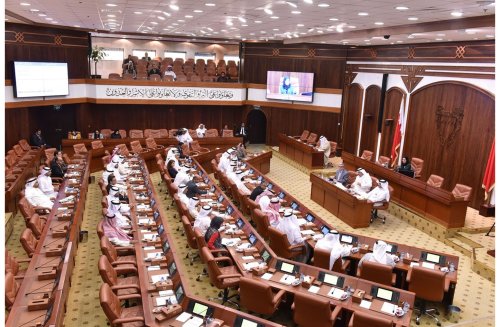 نائبة بحرينية مصابة بكورنا تحضر جلسة مجلس النواب وتتسبب في تعويق انعقاد الجلسة