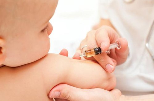 الصحة البحرينية تستلم شحنات من تطعيمات الأطفال الروتينية