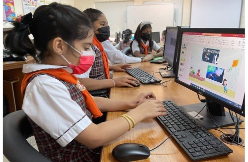 المدارس البحرينية تعمل علی تأهيل الطلبة للحصول علی شهادات في المهارات الرقمية