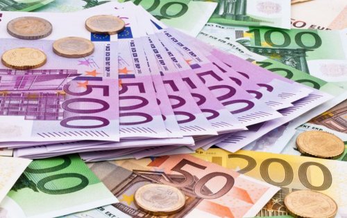 تقارير أوربية تشير إلی مزيد من الانخفاض في اليورو