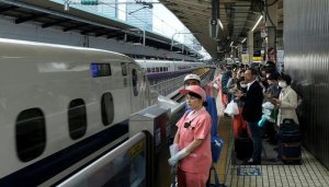 هجوم بسكين في قطار ركاب في طوكيو والسبب النساء السعيدات