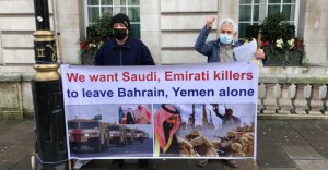 محتجون في لندن يدعون آل سعود إلی رفع أيديهم عن البحرين واليمن