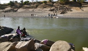 السودان تستدعي السفير الاثيوبي علي خلفية عثورها علي جثث في نهر سيتيت الحدودي
