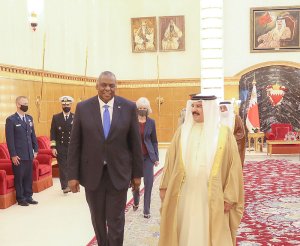 ملك البحرين يعرب عن اعتزازه بحماية 