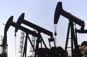 أسعار النفط ترتفع مع عزم أوربا فرض المزيد من العقوبات ضد روسيا